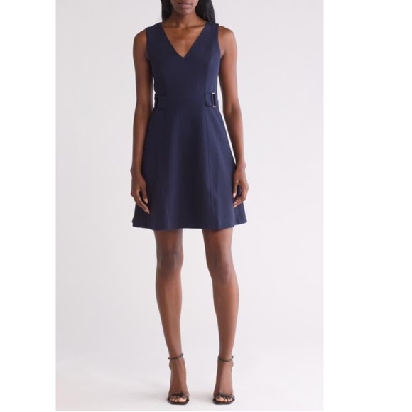 NEW VINCE CAMUTO Pixie NAVY Crepe FIT & FLARE V-Neck BUCKLE Mini DRESS 4 - Picture 9 of 10